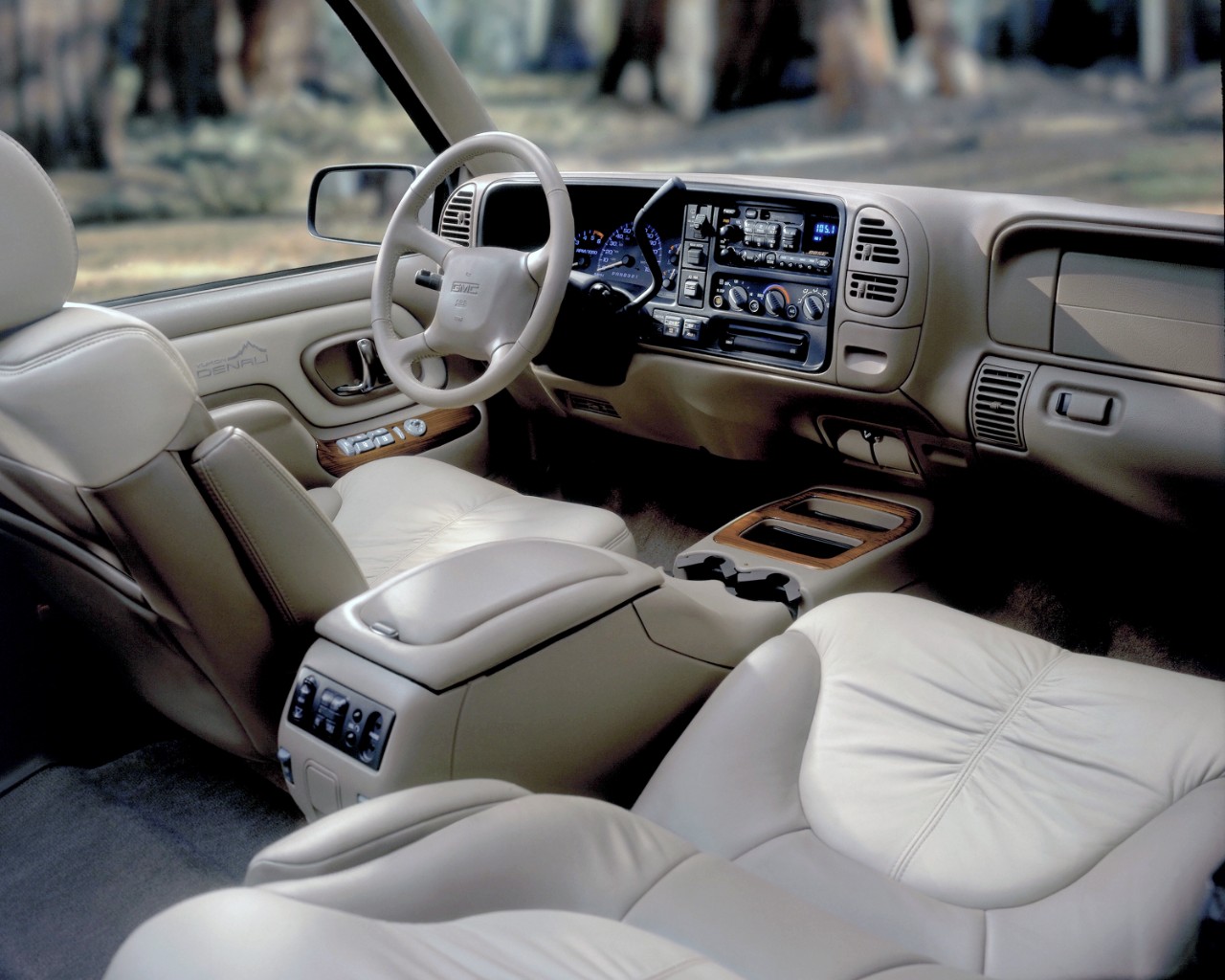 1999 GMC Yukon Denali Interior